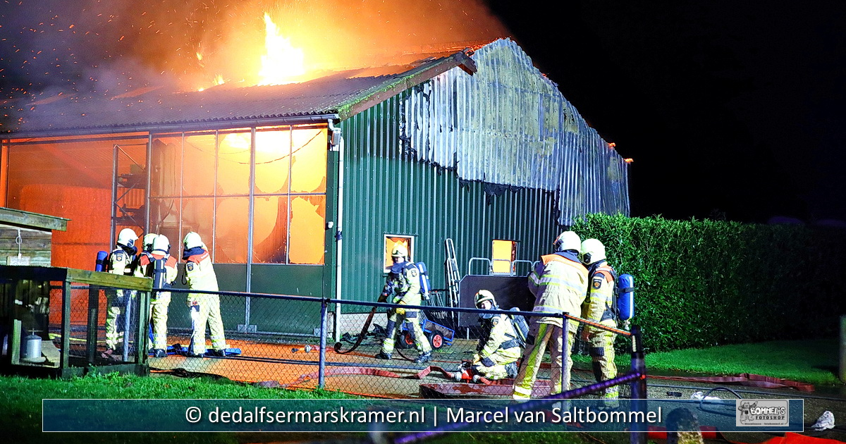 Uitslaande brand bij boerderij Vriescheweg