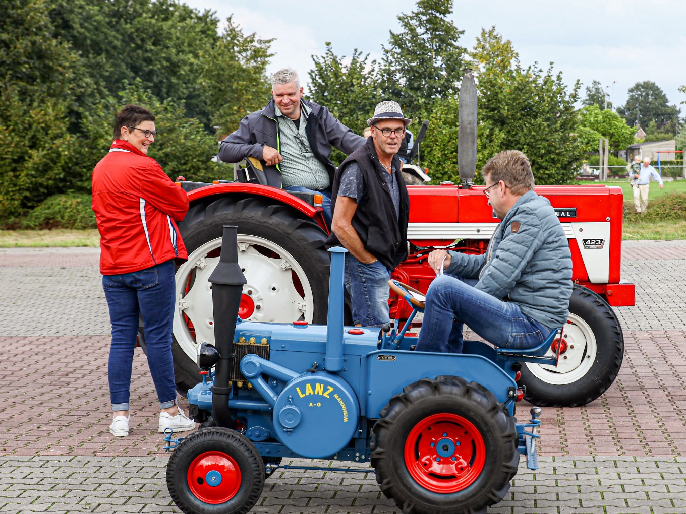 Wie heeft er foto’s van oldtimerrit Nieuwleusen