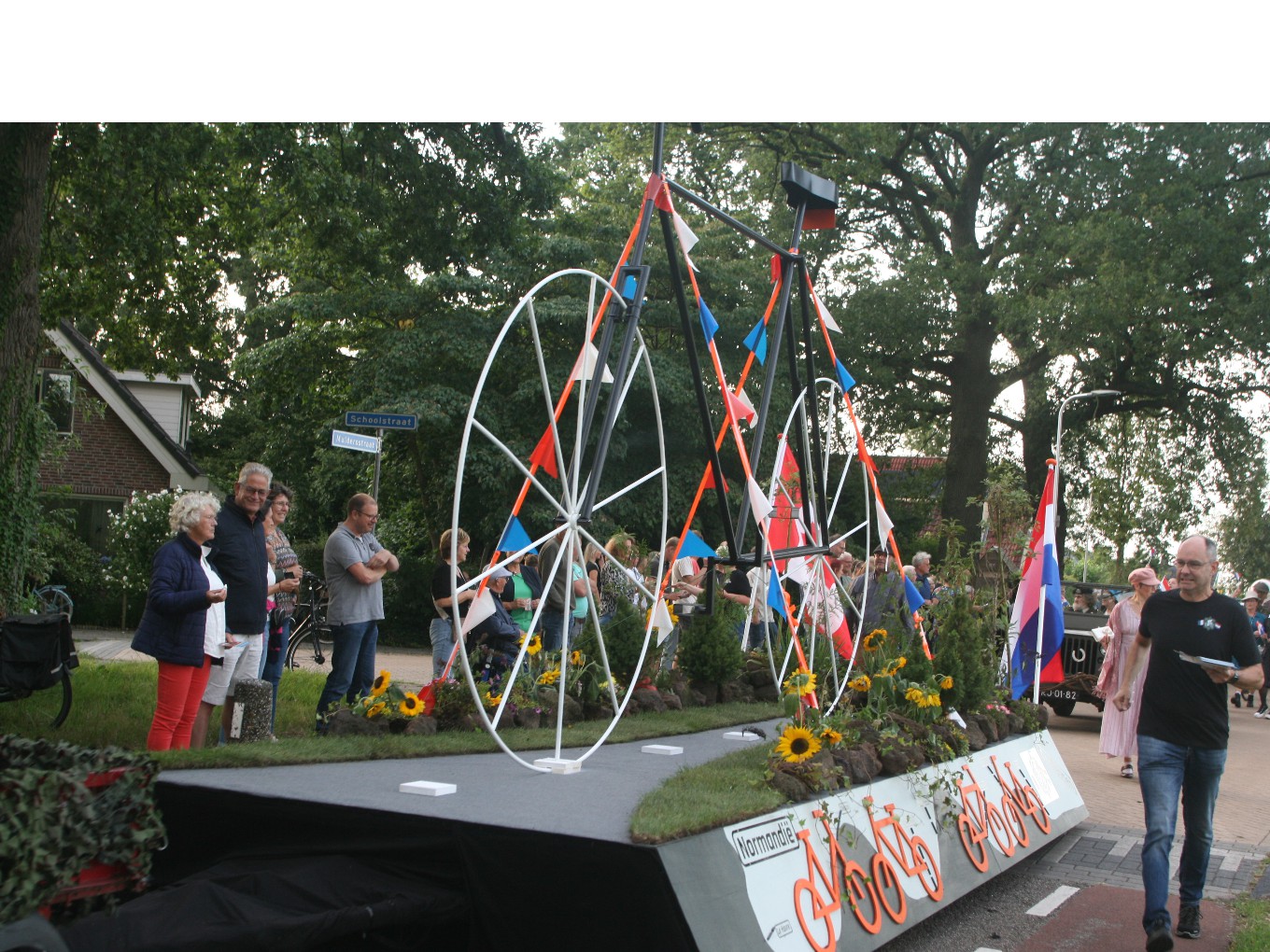 De Vrienden van Oudleusen fietsen van Normandië naar Oudleusen