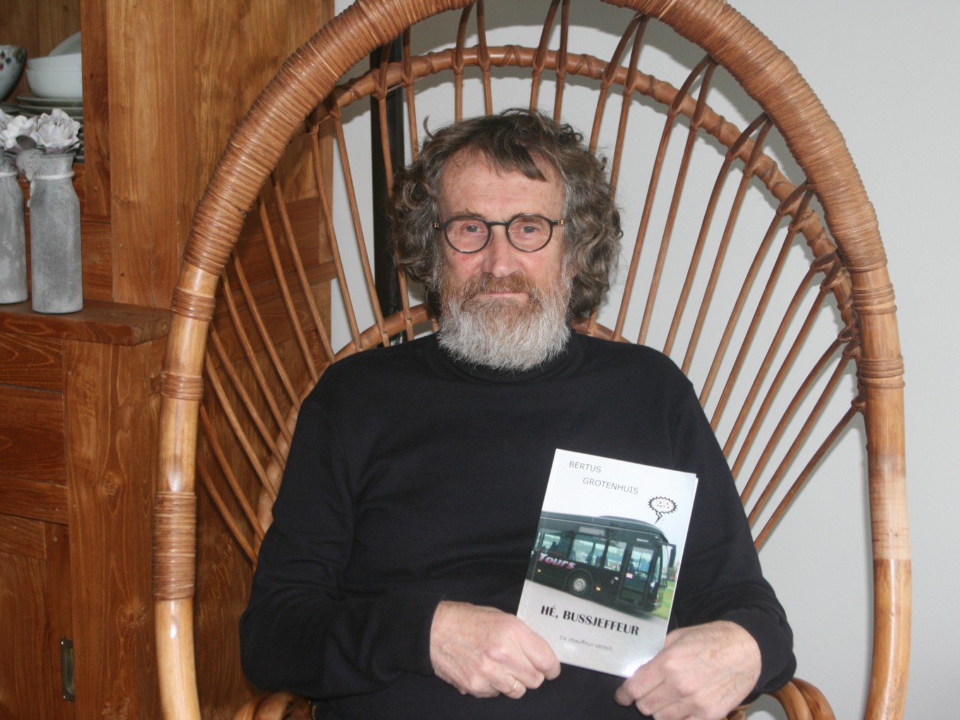 Bertus Grotenhuis schrijft boek over busavonturen
