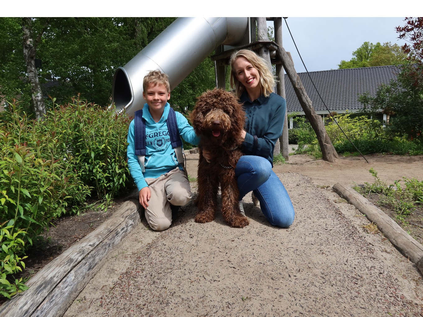 Joep in training om hulphond op Cazemierschool te worden