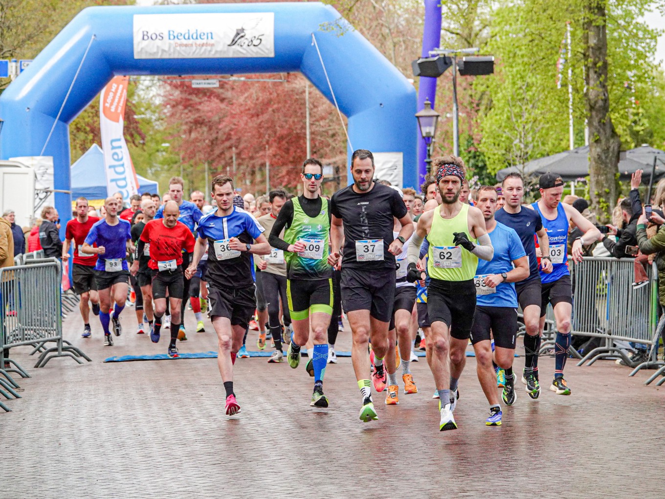 Danny Koppelman oppermachtig bij LIV Halve Marathon van Nieuwleusen