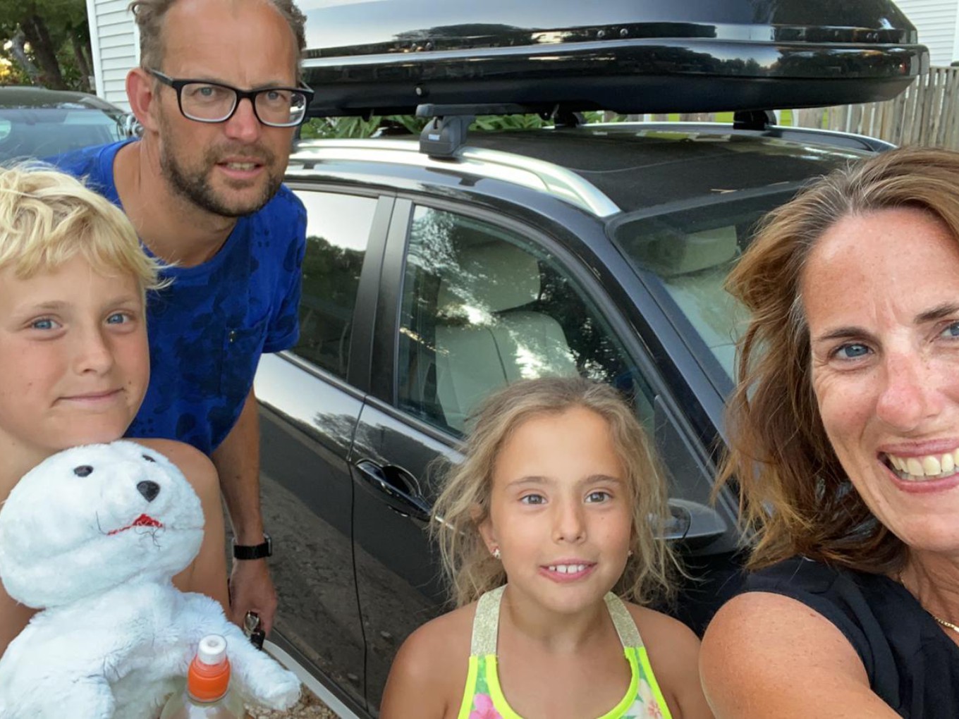Familie Oostindiën veilig thuis nadat bosbranden hun camping bedreigden