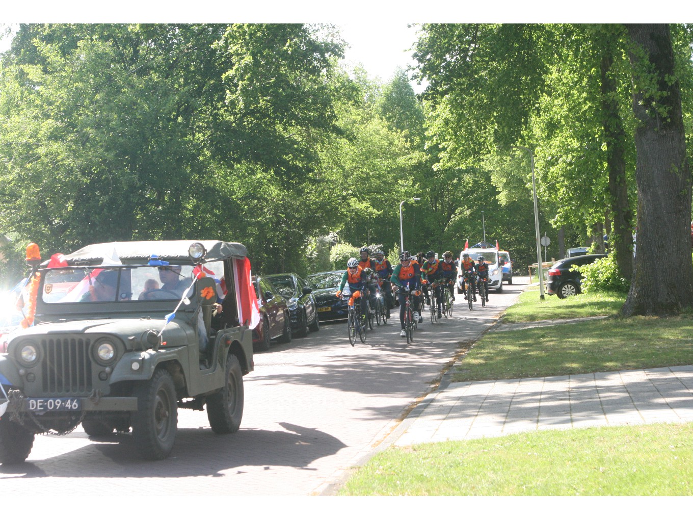 Fietsers uit Oudleusen volbrengen Bevrijdingsfietstocht