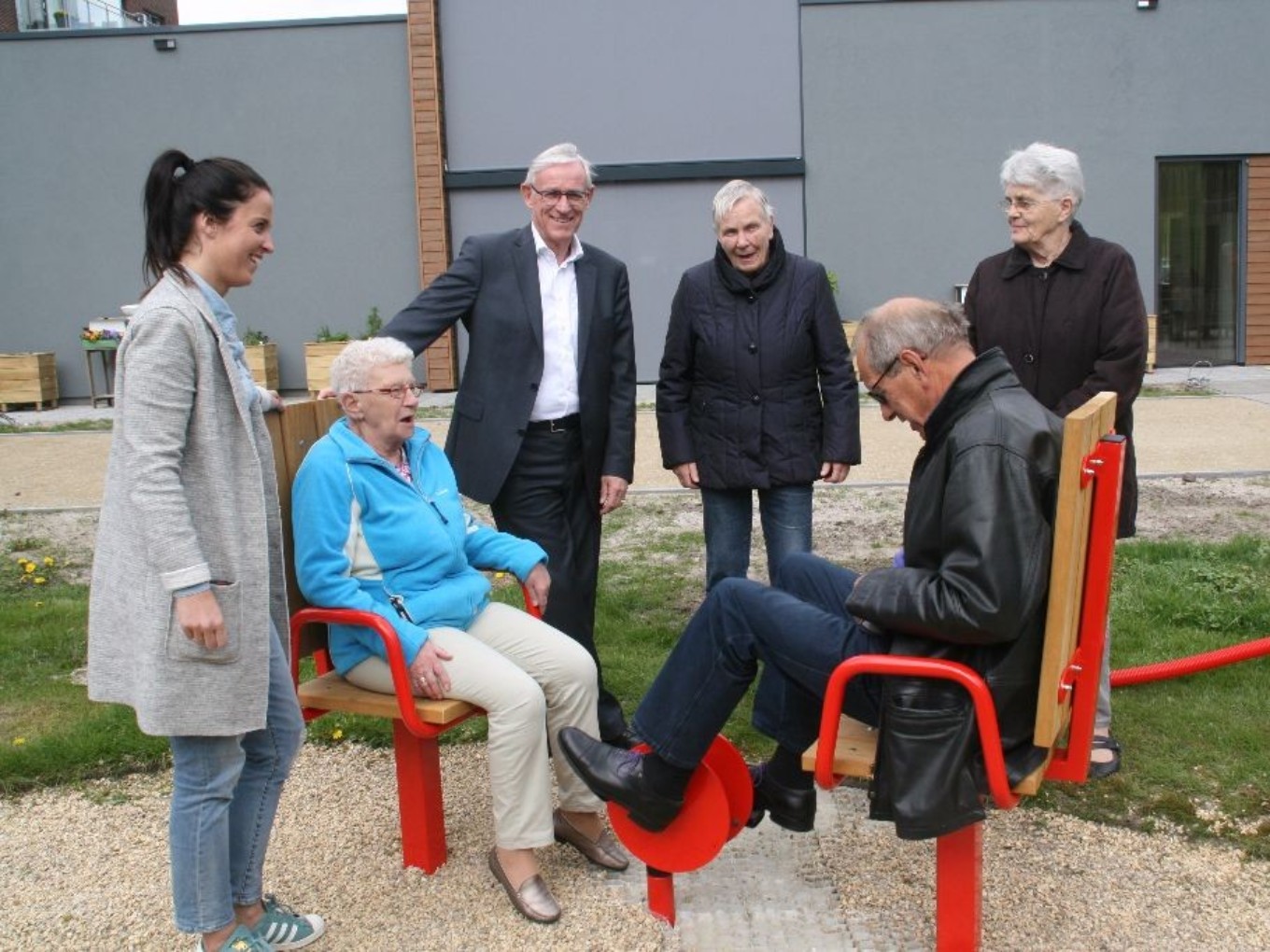 Nieuwleusen Synergie schenkt 2.000 euro aan De Hulstkampen
