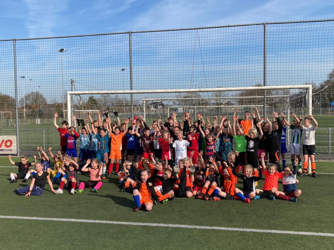 Kinderen genieten volop van Jeugdvoetbaldagen bij S.V. Nieuwleusen