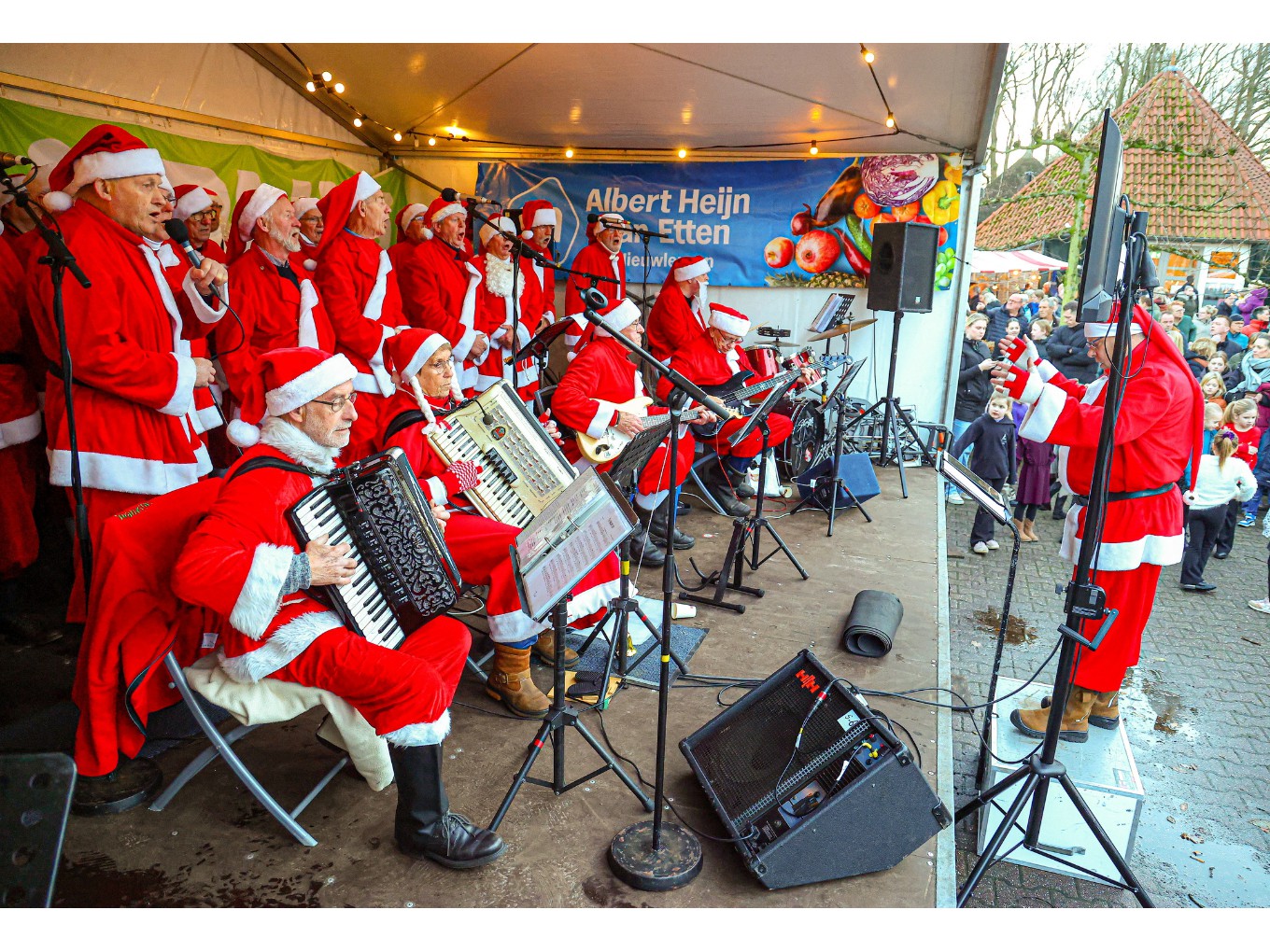 Levende kerststal bij Kerstmarkt Nieuwleusen