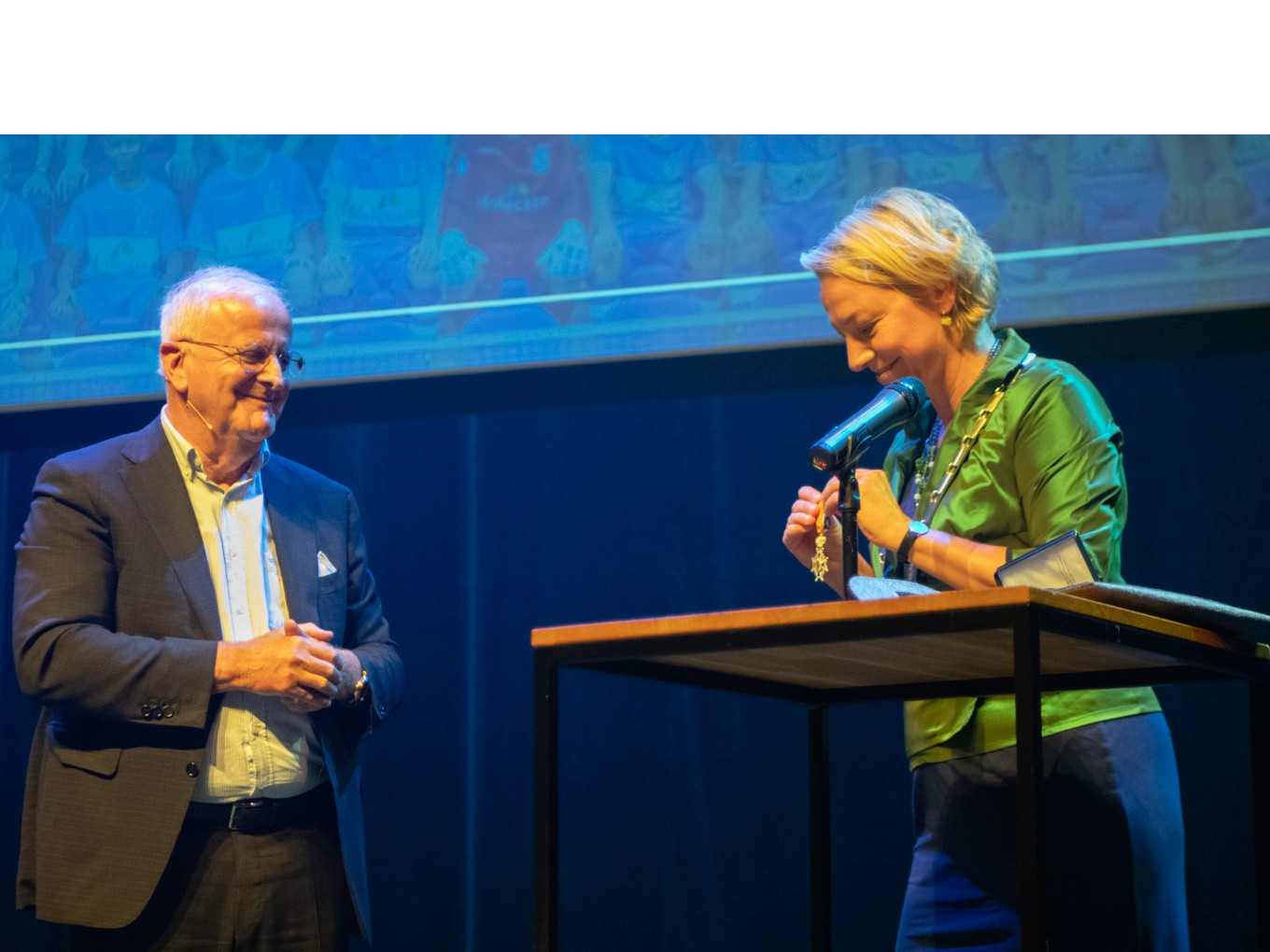 Adriaan Visser ontvangt Koninklijke onderscheiding