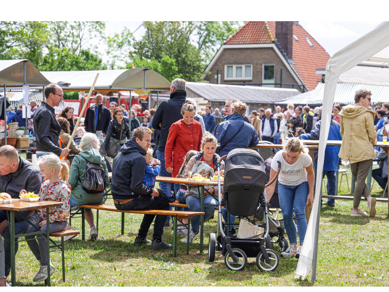 Meele-Pleinmarkt brengt naast gezelligheid 6.000 euro op