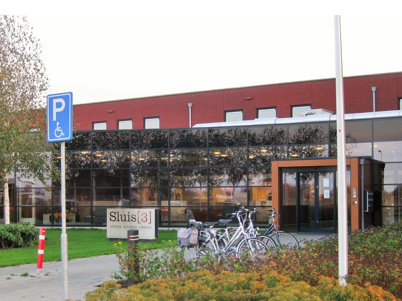 Gemeente moet miljoen bezuinigen: consultatiebureaus weer ter discussie