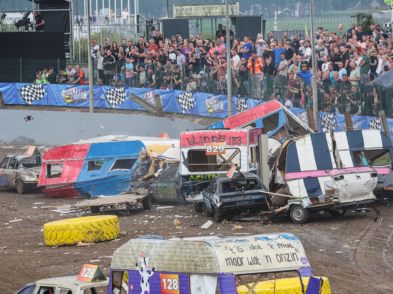 Op Speedway Emmen gaan alle remmen los tijdens TV opnames