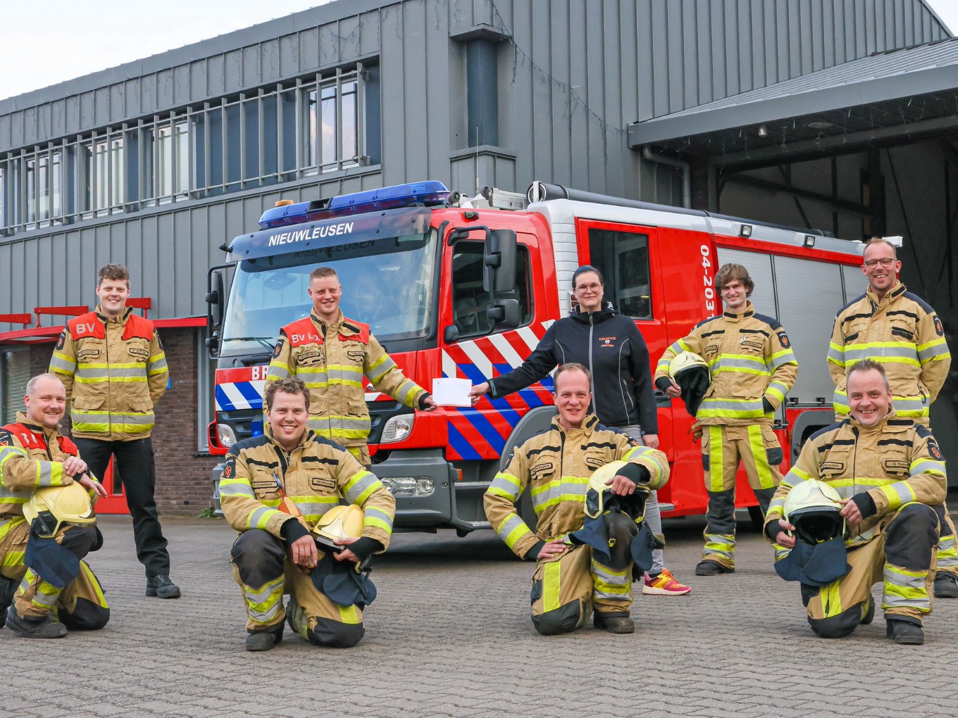 Oranjevereniging reikt prijzen uit aan winnaars Lichtjeswandeling