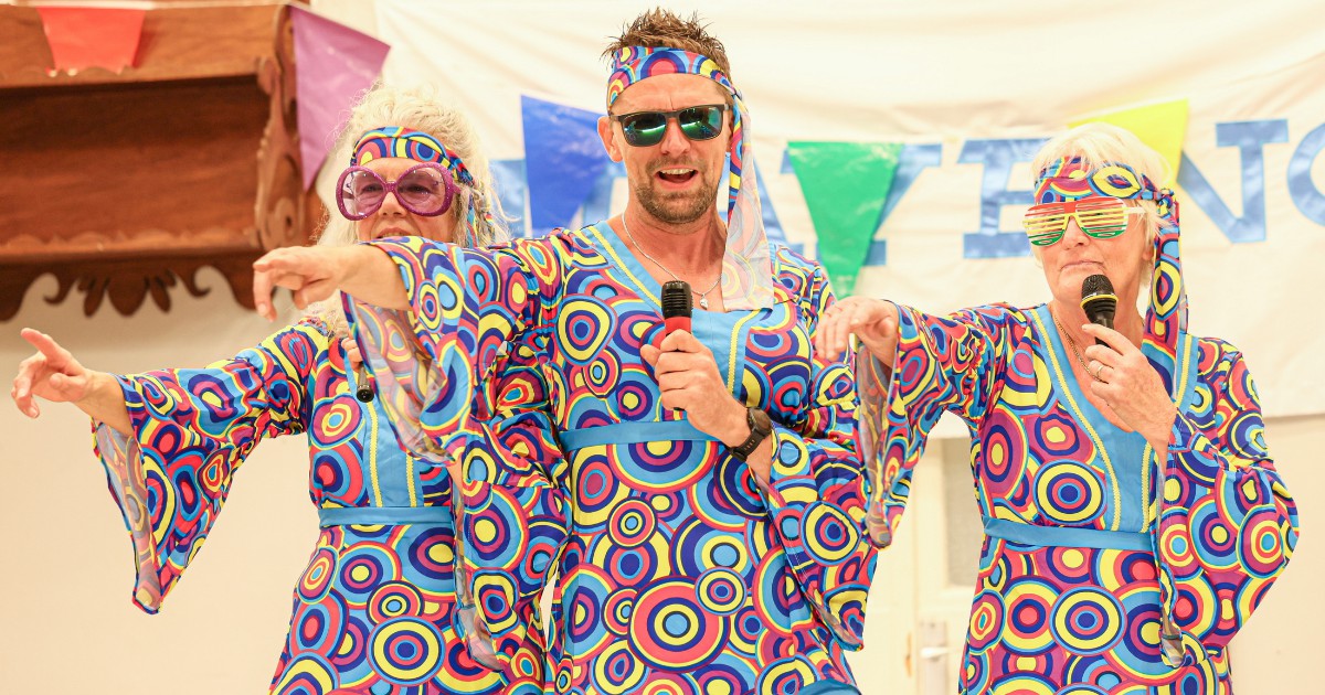 Volle zaal voor artiesten playbackshow Taveno in Nieuwleusen
