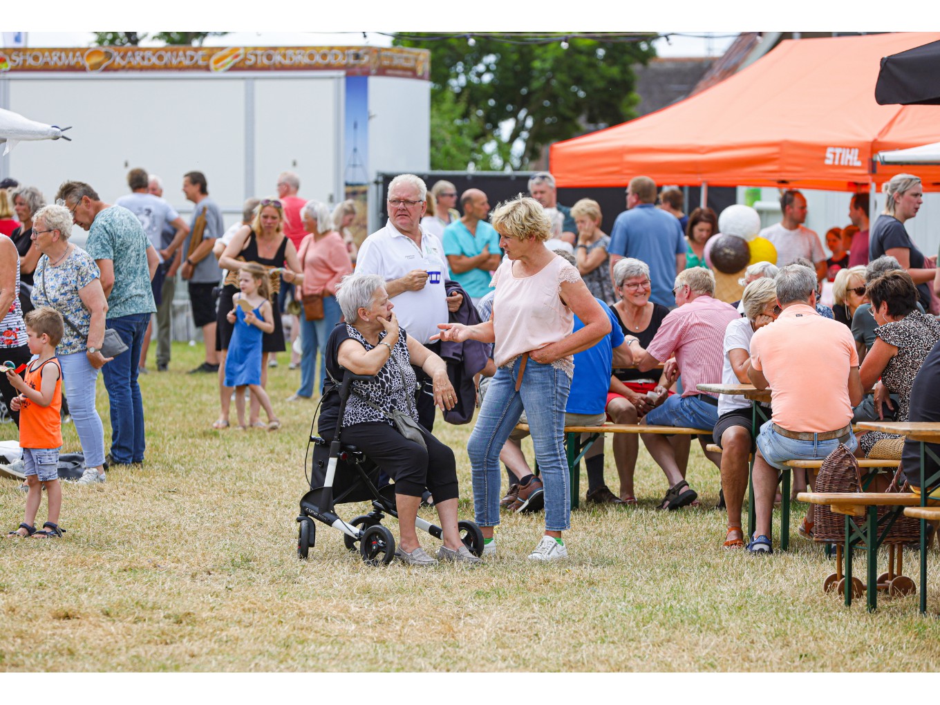 Sproeifeest in Hoonhorst weer gezellig en gevarieerd als vanouds