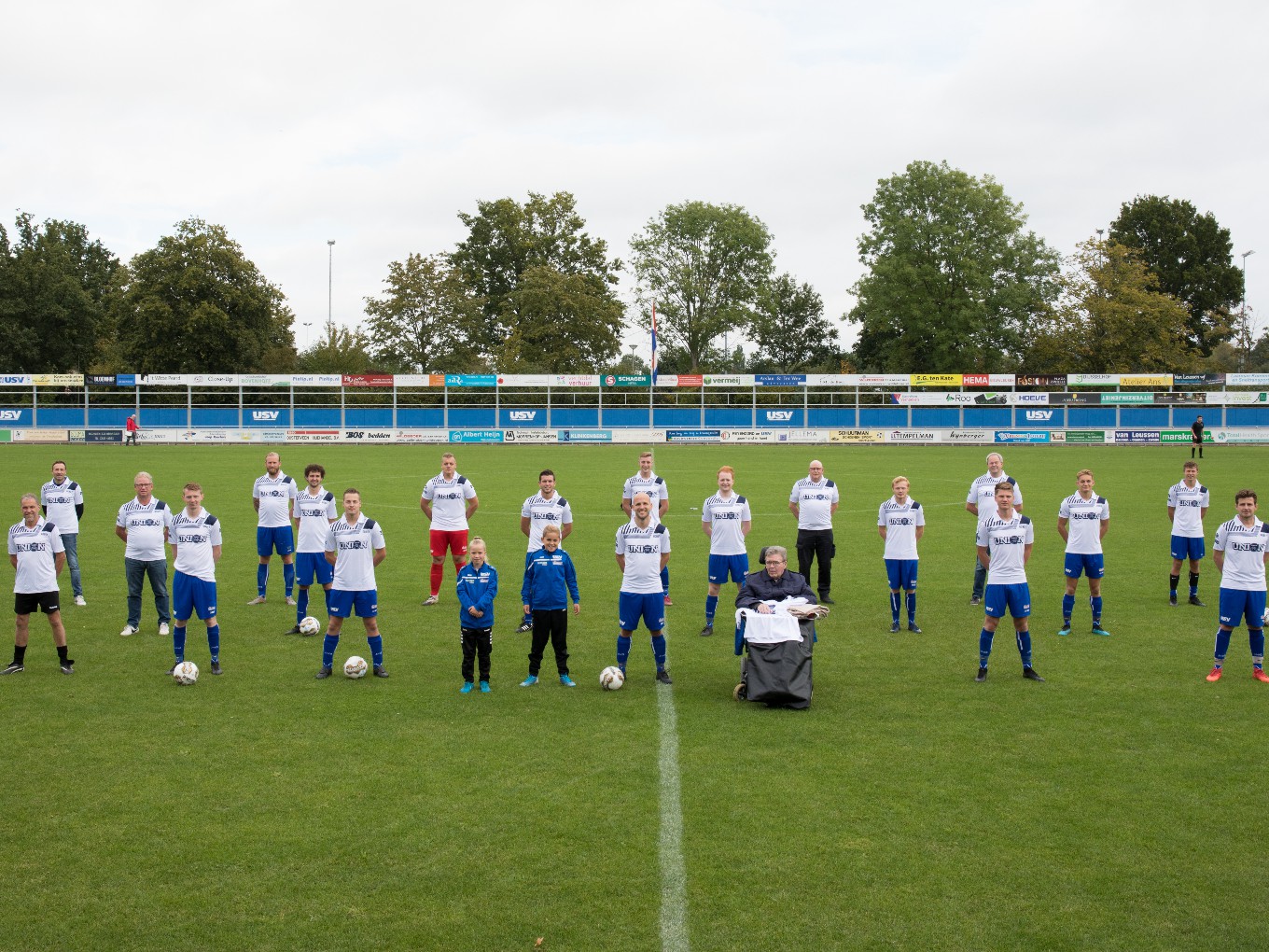 Voetbalvereniging USV loopt warm voor retroshirts