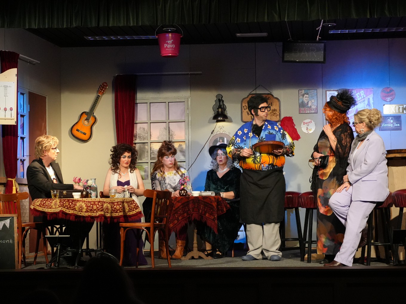 Oleu brengt vrolijk stuk over Drie Droevige Dames