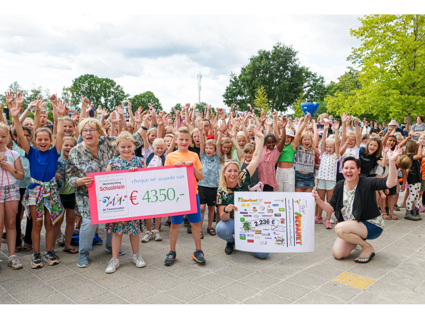 Cheques voor Tweemaster voor herinrichten schoolplein