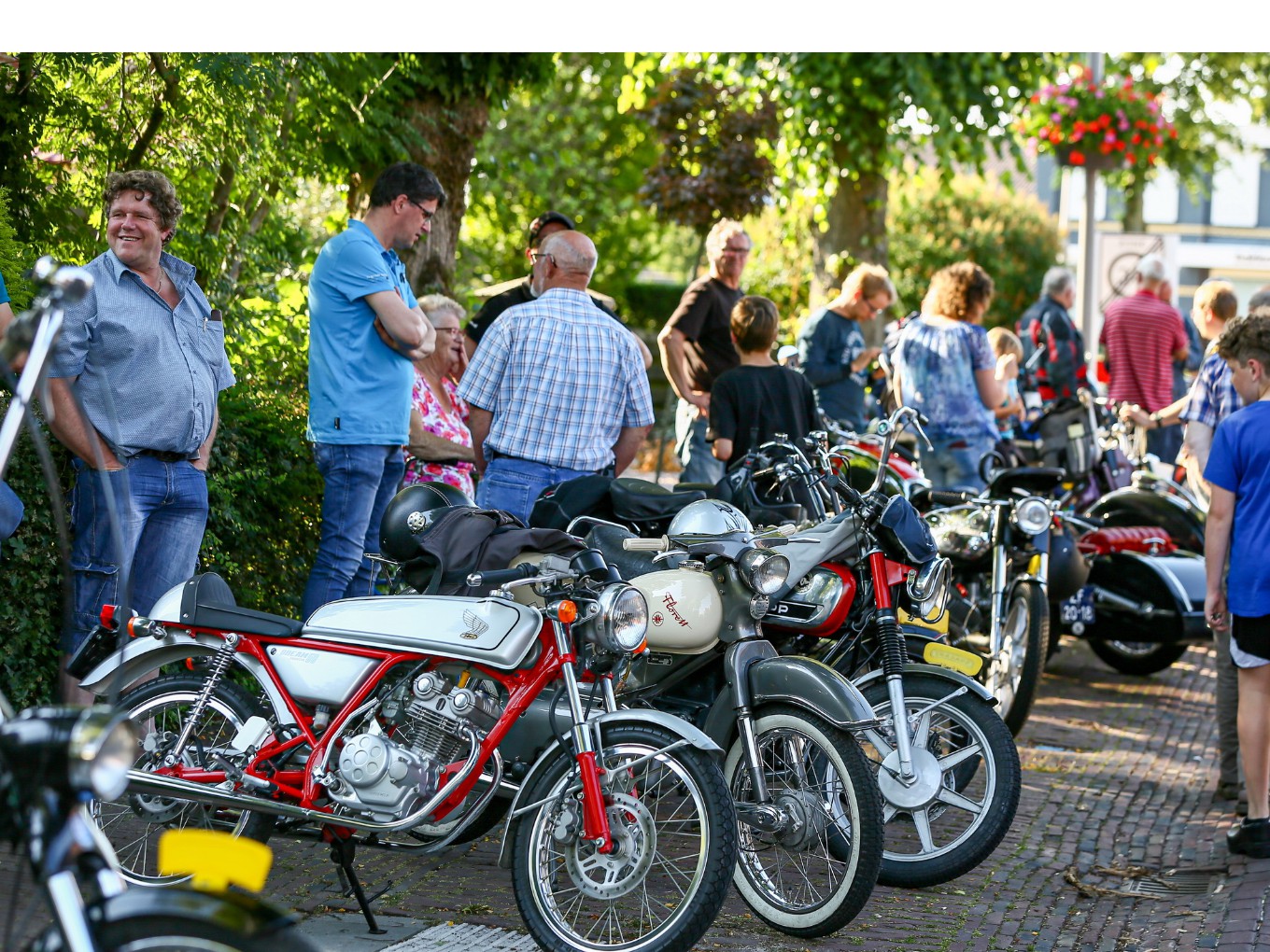 Toertocht voor Union bromfietsen in Nieuwleusen