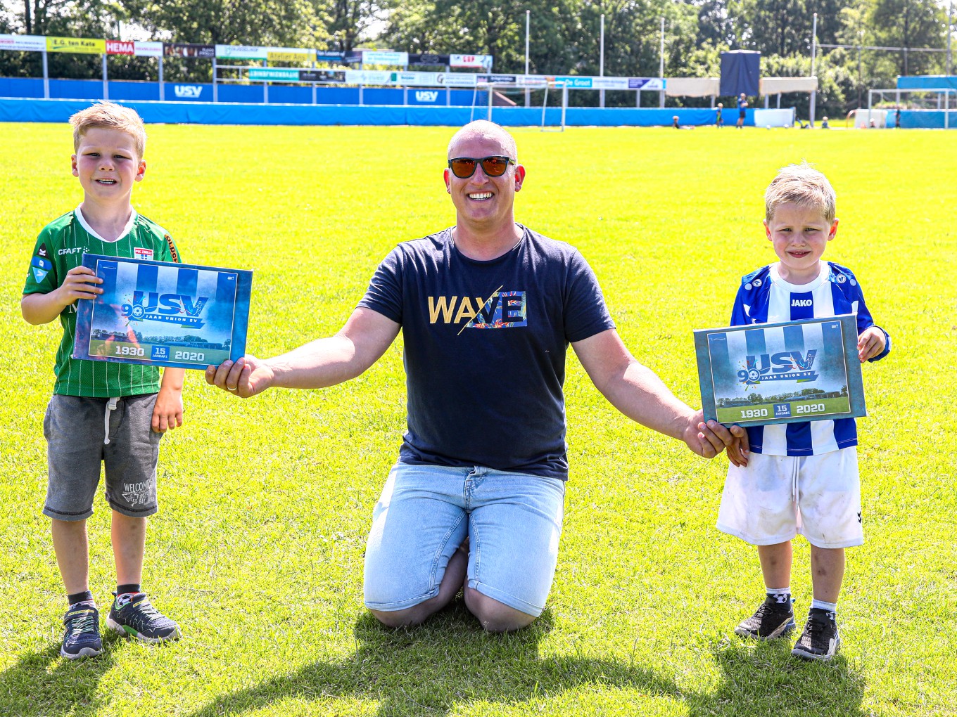Jeugd USV ontvangt corona-geschenk van Supportersvereniging USV