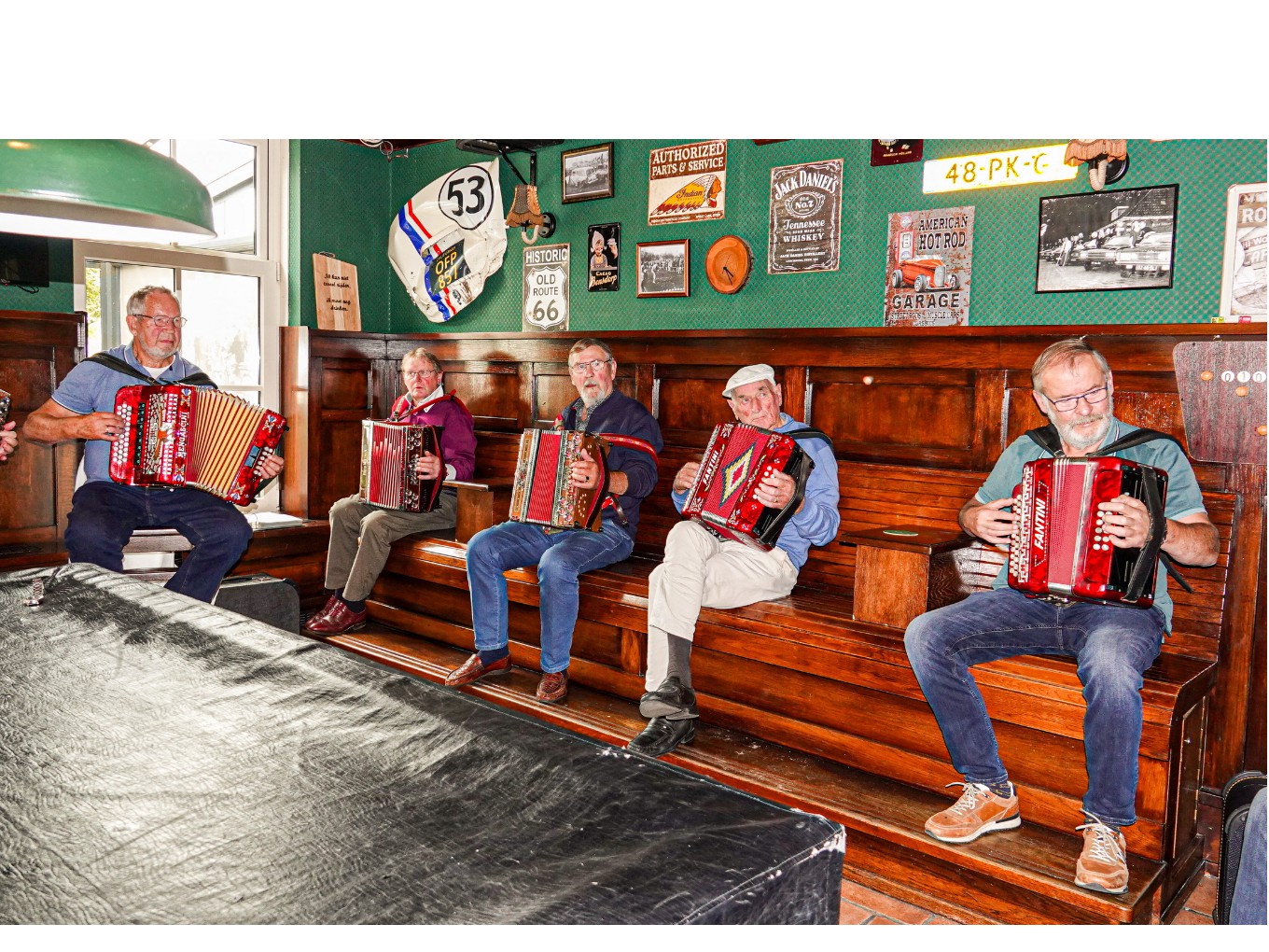 Accordeonisten treffen elkaar bij ’t Witte Peerd in Nieuwleusen