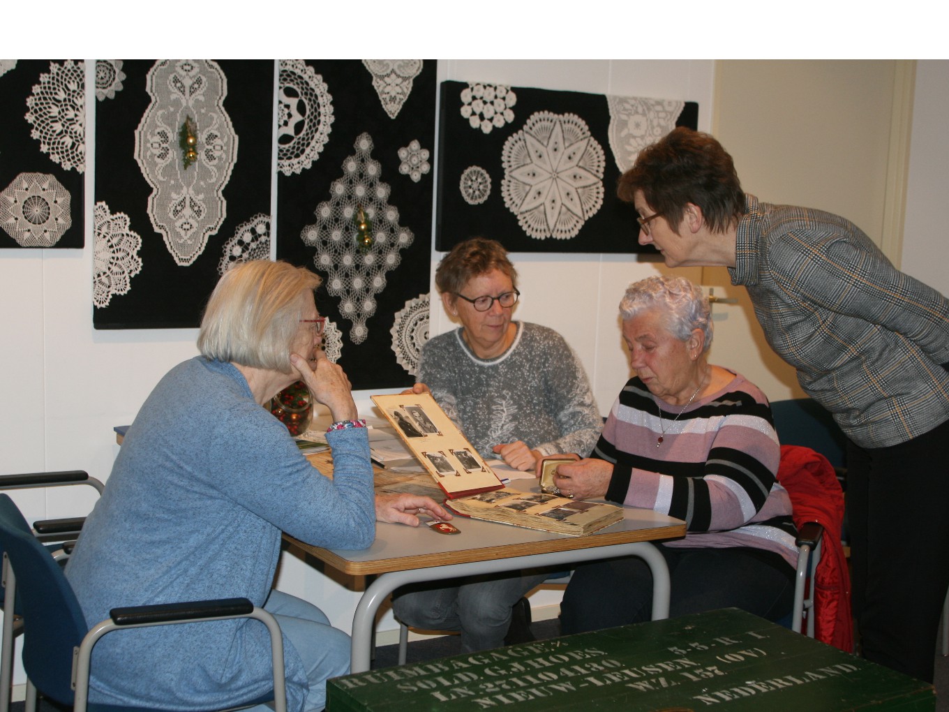 Inwoners brengen materiaal voor tentoonstelling Museum Palthehof