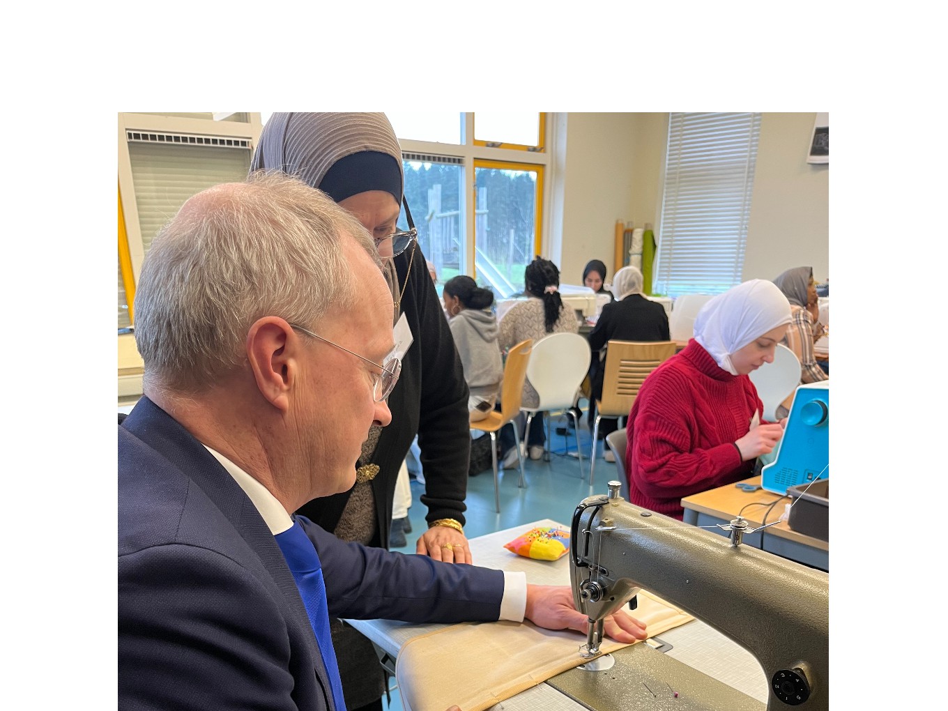 Burgemeester en wethouder op bezoek bij Naaiatelier Sam Sam Dalfsen