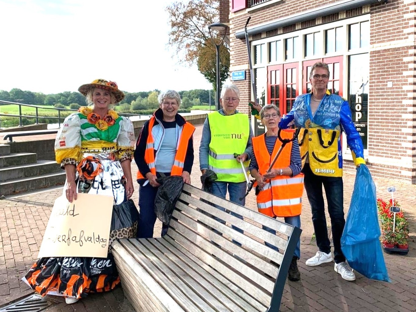 Dalfsenaren samen op jacht naar zwerfafval