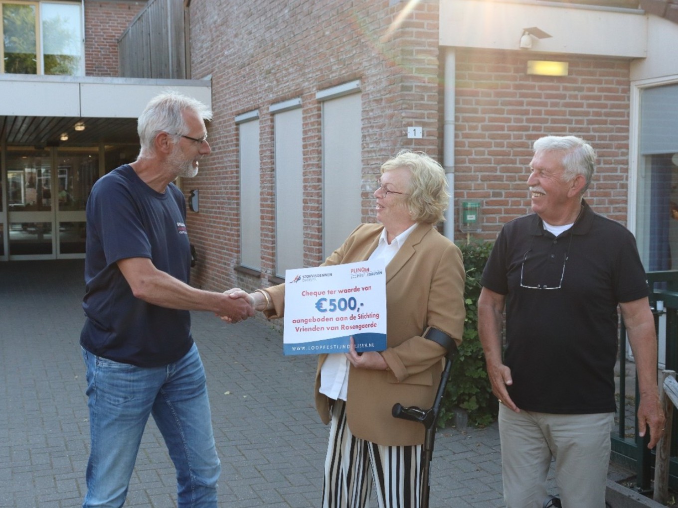 Gift van Dalfser Loopfestijn voor Vrienden van Rosengaerde