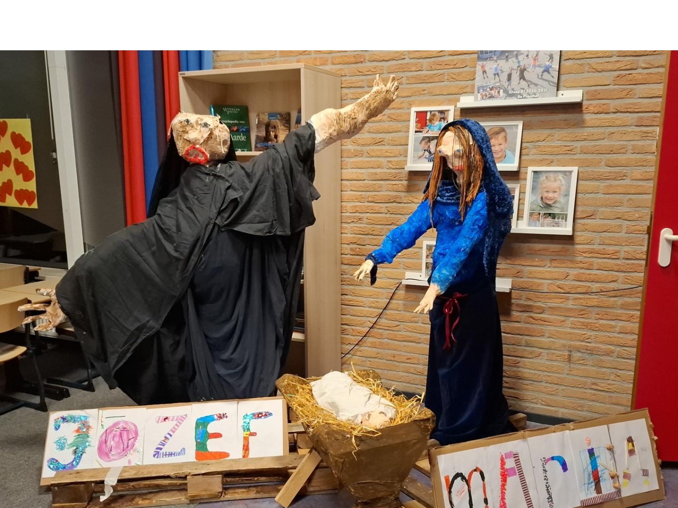 Leerlingen Planthof Nieuwleusen beelden kerstverhaal uit