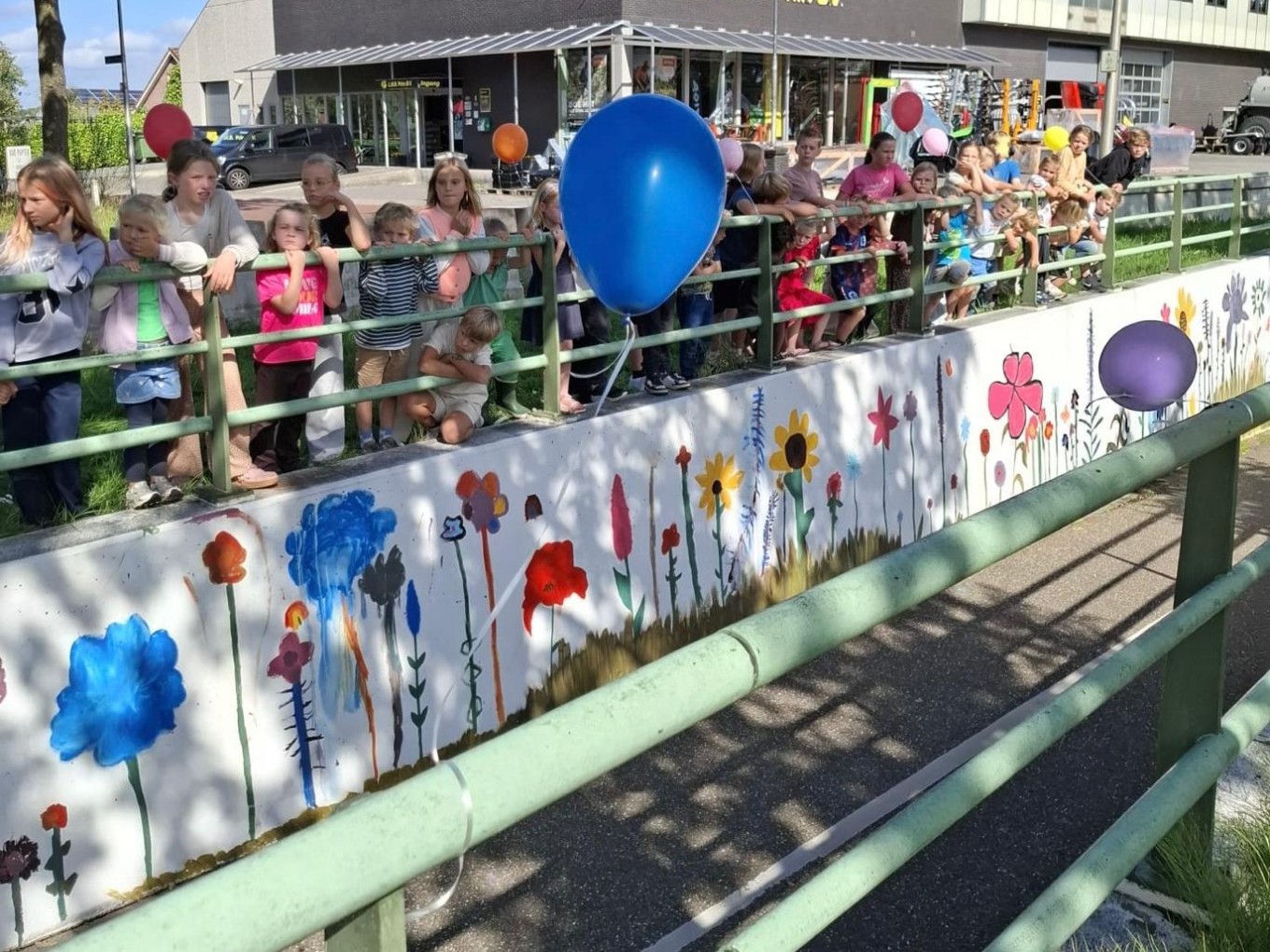 Kleurrijke fietstunnel in Ankum feestelijk geopend