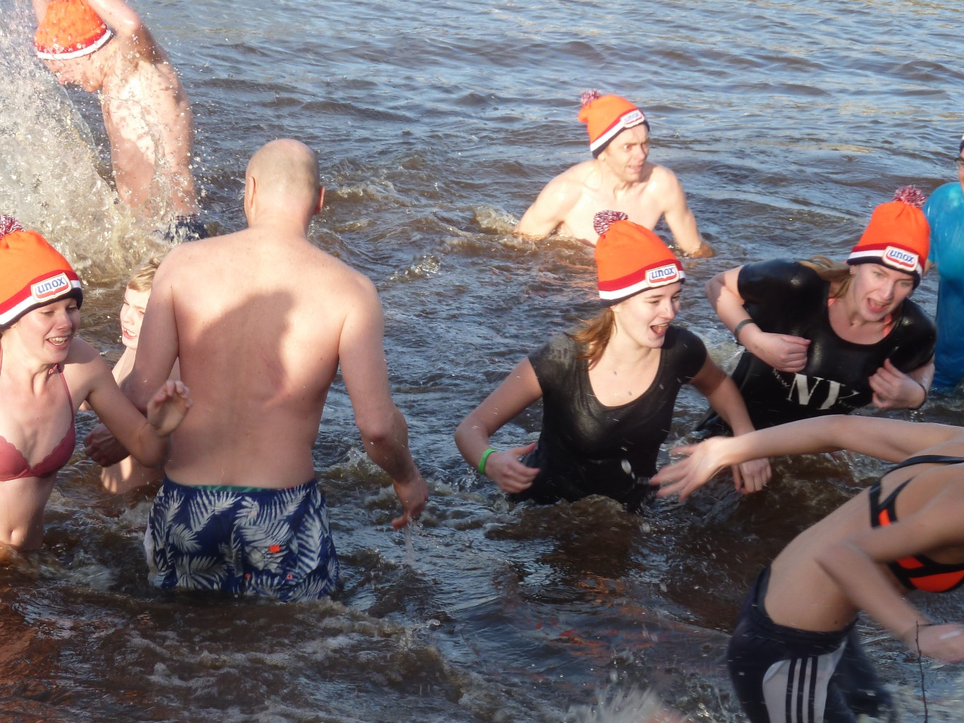 Jongeren Medgidia organiseren Nieuwjaarsduik in Nieuwleusen