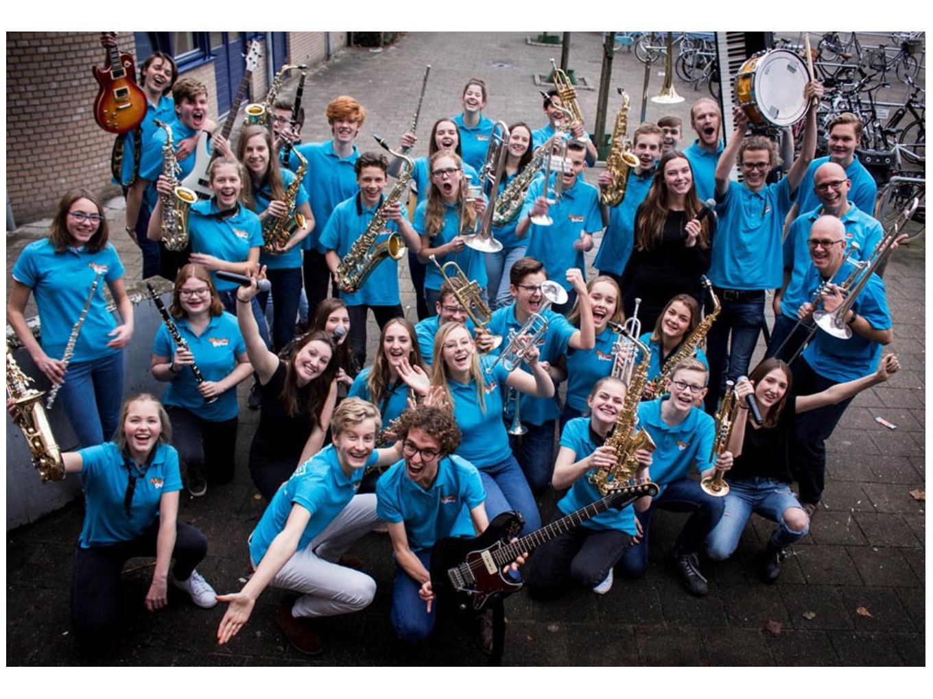 Twee bigbands on stage in kulturhus De Spil