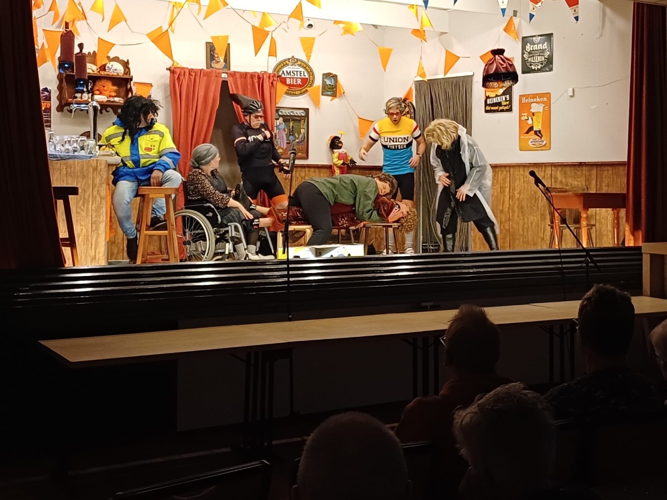 Plankenkoorts zet Nieuwleusen op stelten met Café Oranje