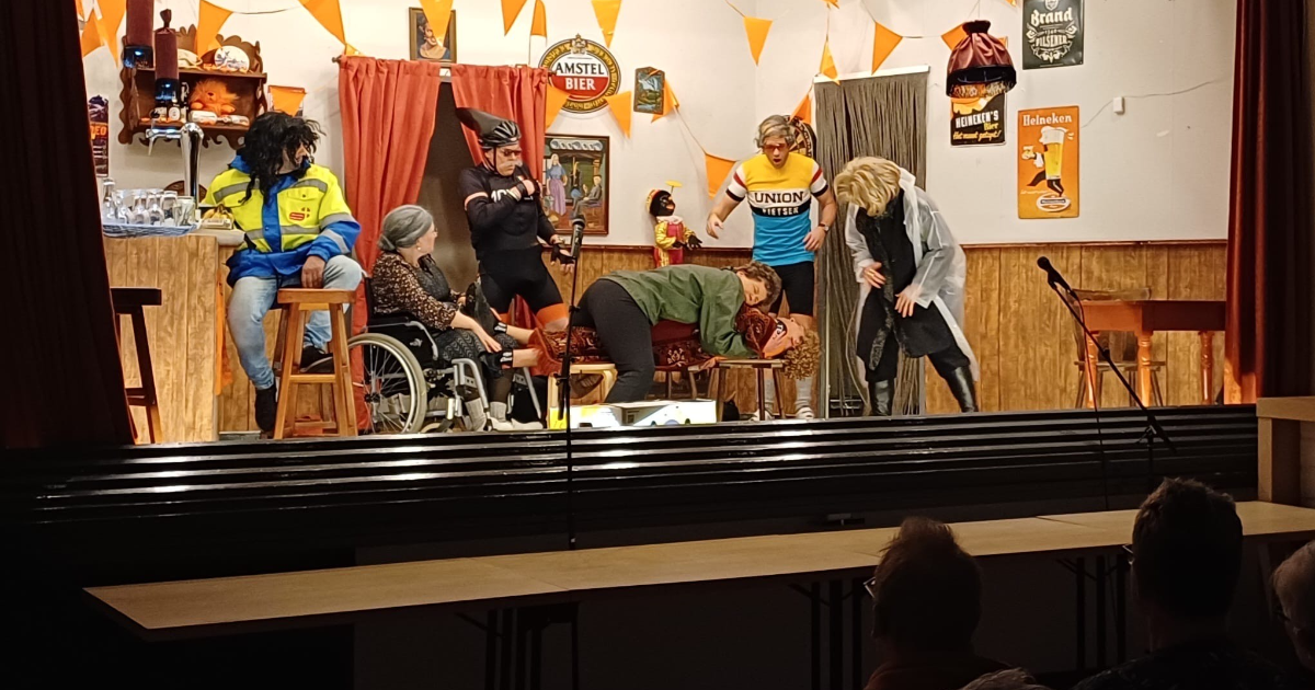 Plankenkoorts zet Nieuwleusen op stelten met Café Oranje