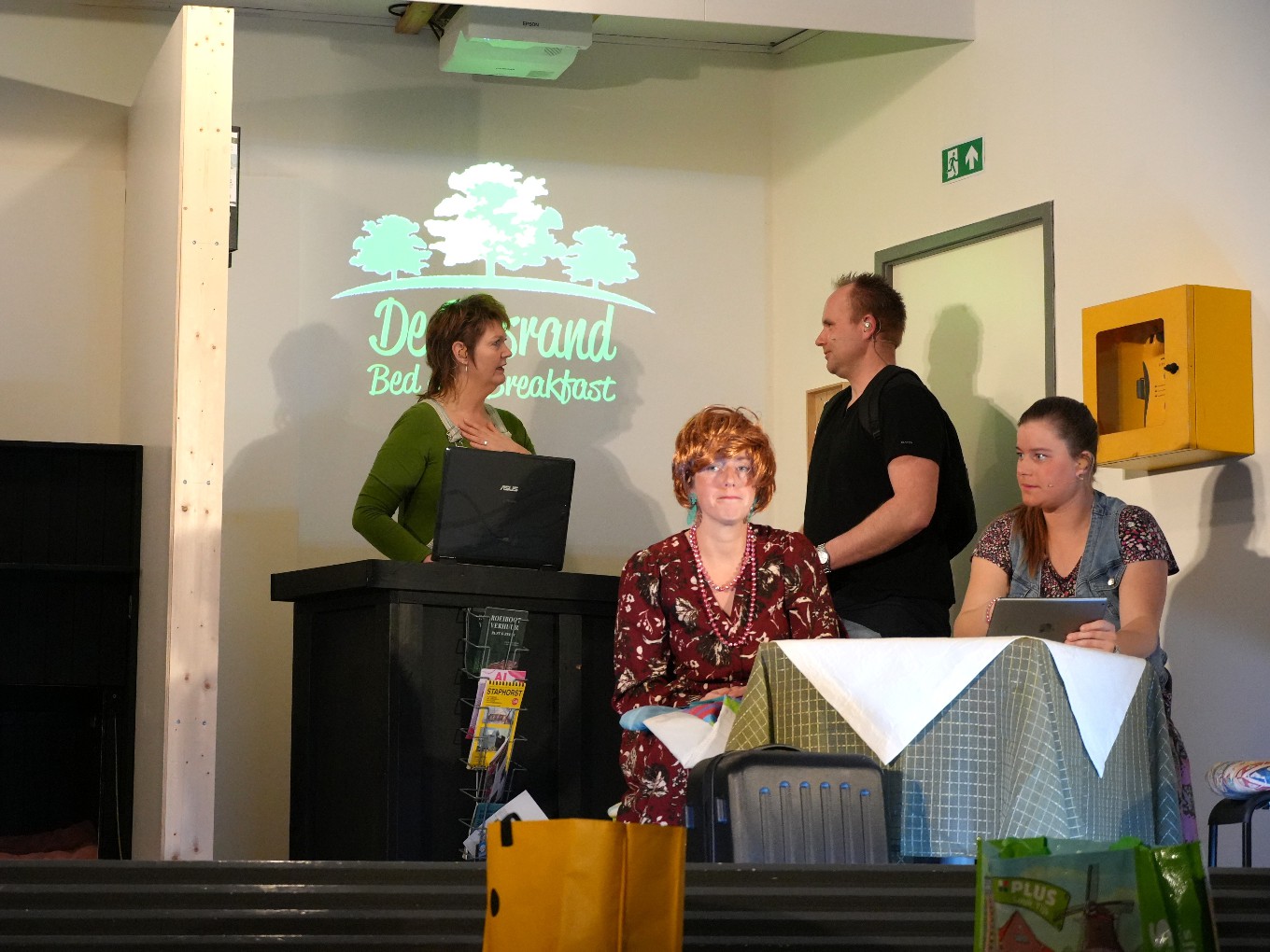 Oese Volluk speelt première voor en met leden Taveno