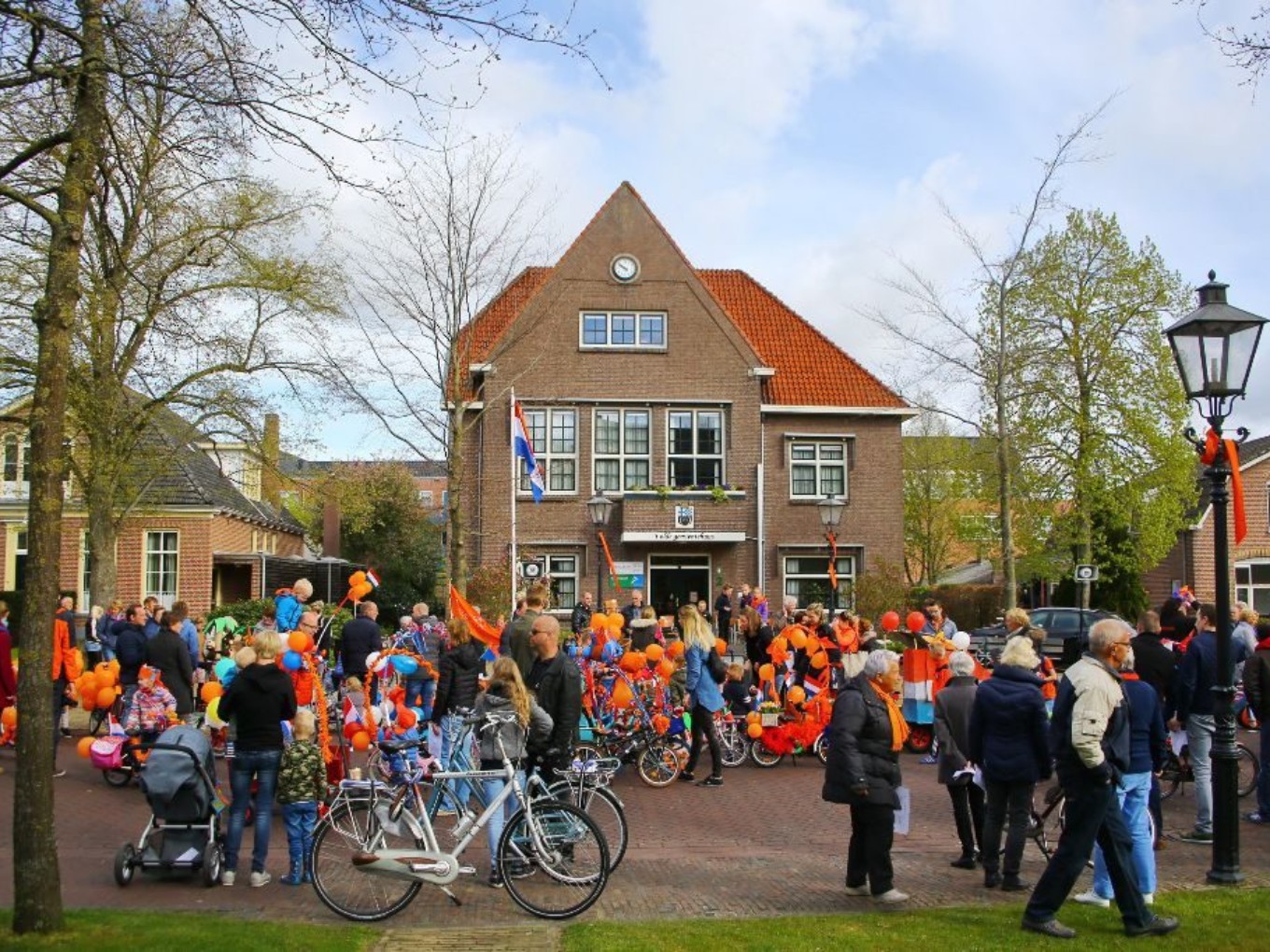 Kofferbakmarkt, brunch en muziek op Koningsdag in Nieuwleusen