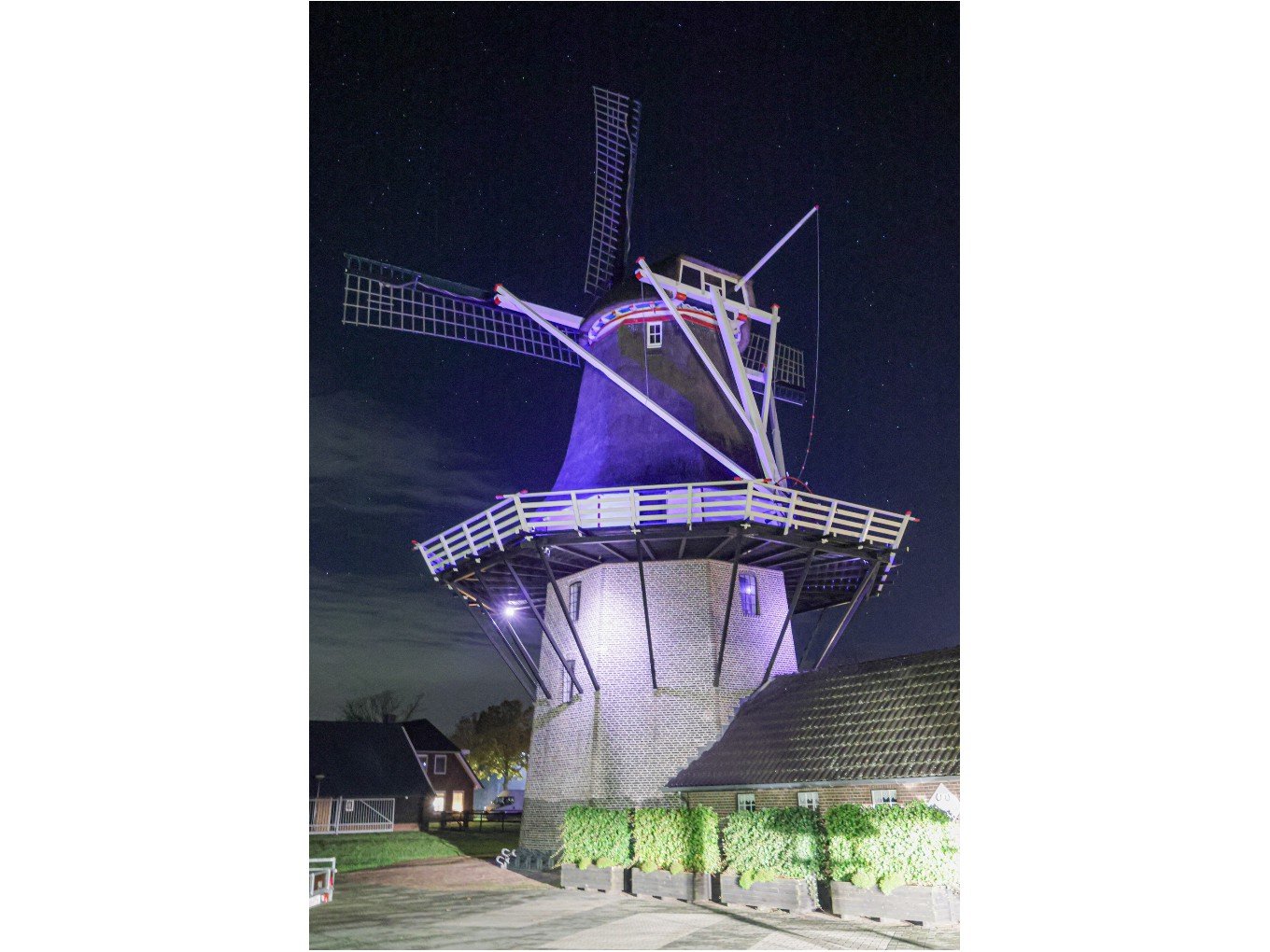 Molen Massier in Nieuwleusen kleurt blauw voor Unicef