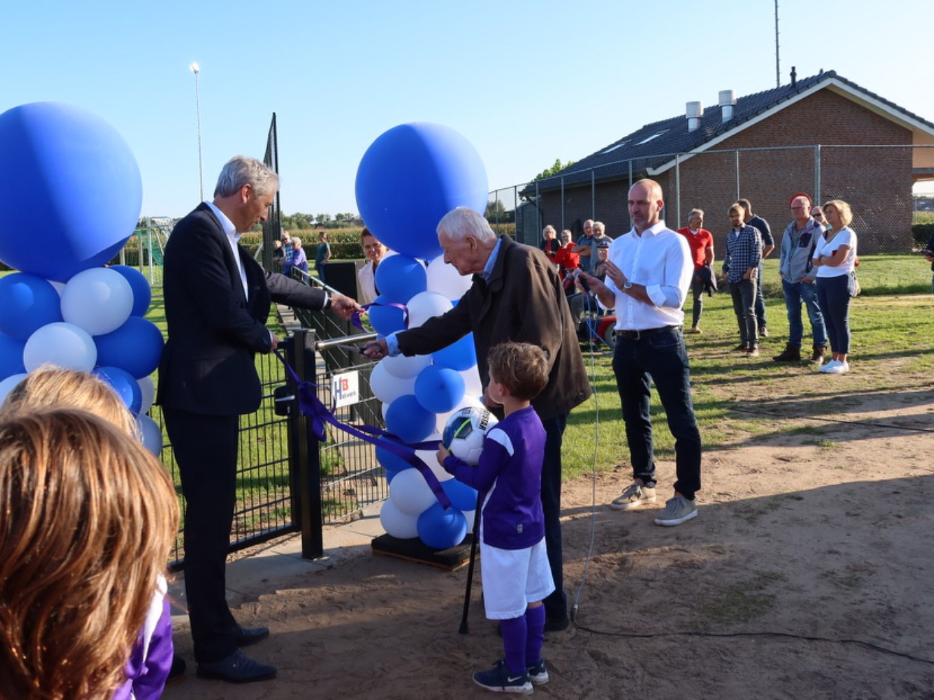VV Hoonhorst opent hybride voetbalveld