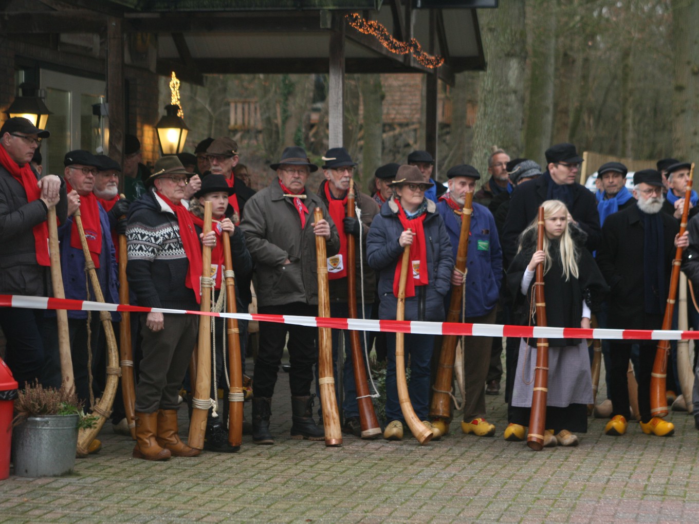 Sfeervol bloastreffen van midwinterhoornbloazers