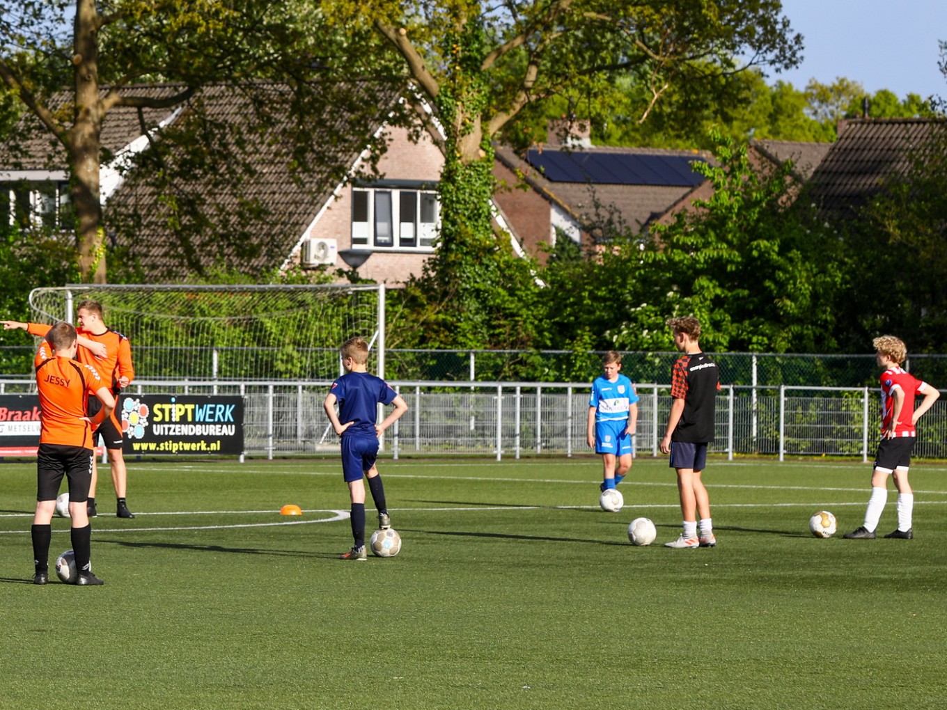 Buurtsportcoaches en jongerenwerkers Dalfsen samen sportief