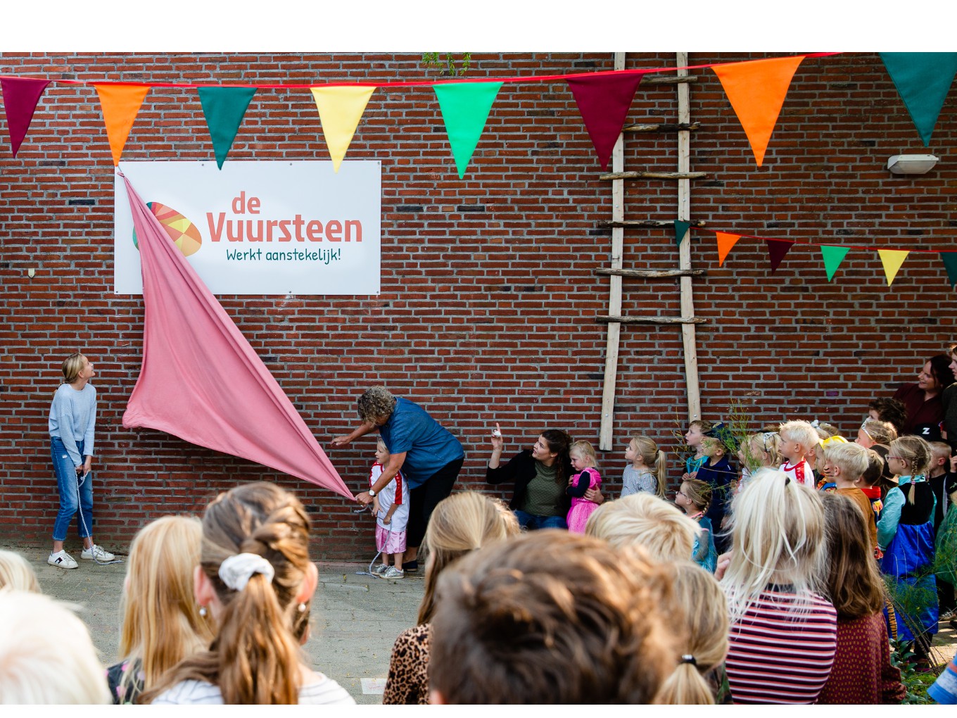Basisschool De Uitleg in Dalfsen heet nu De Vuursteen