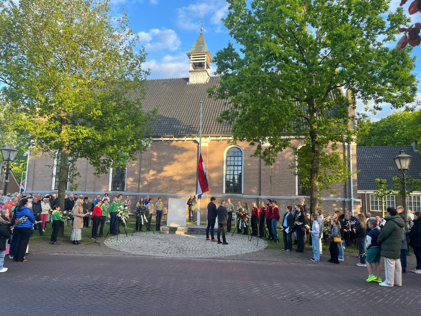 Waardige Dodenherdenking in kernen Dalfsen