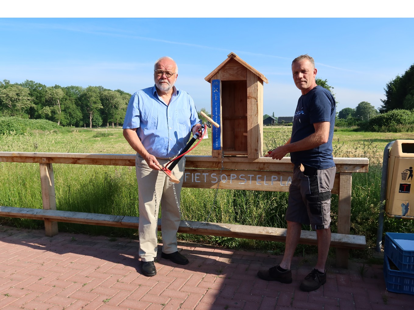 Installatie fietsreparatiekastjes bij snelfietsroute Zwolle - Dalfsen