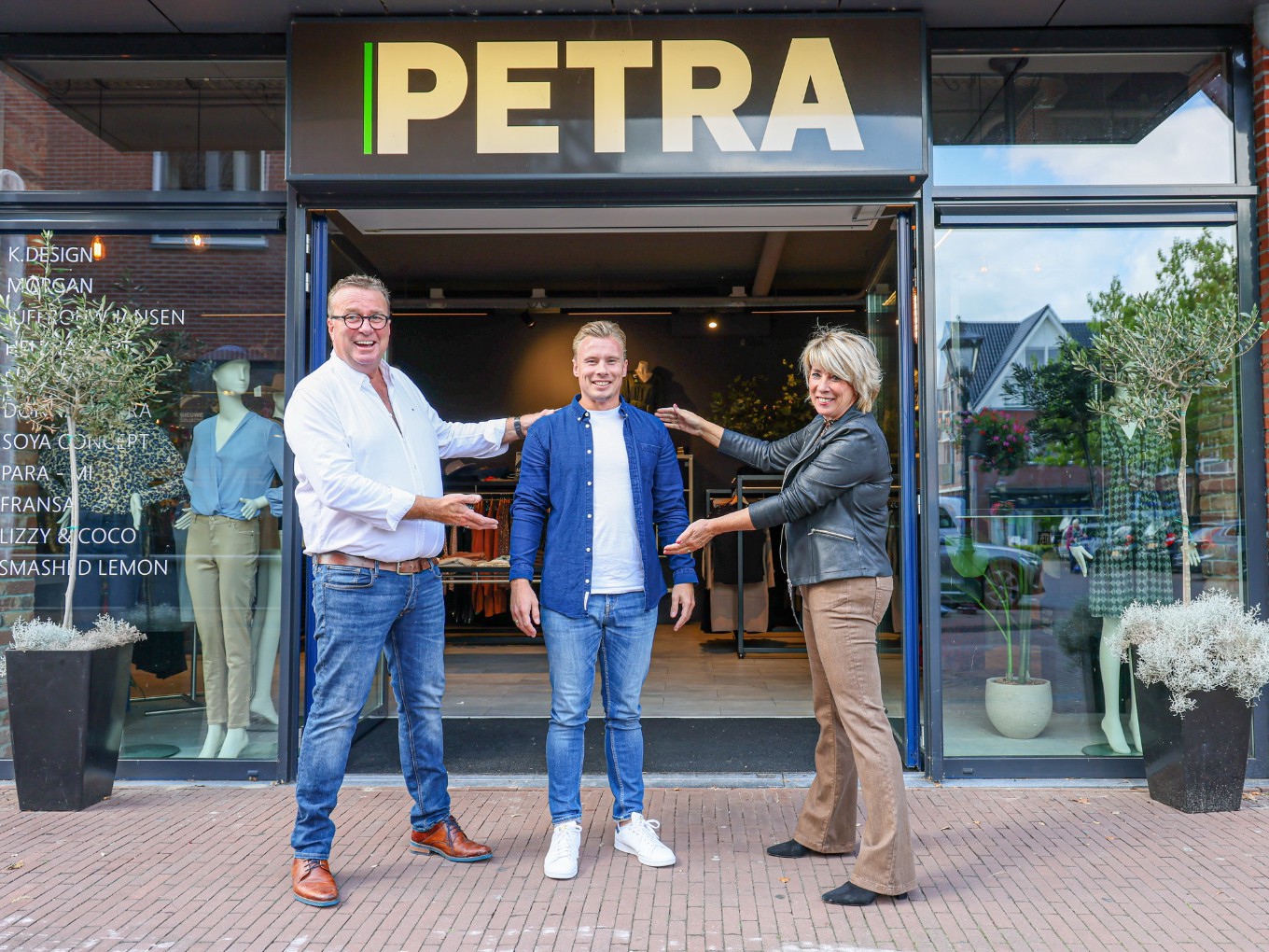 Zoon Lennard neemt Haar & Mode Petra over