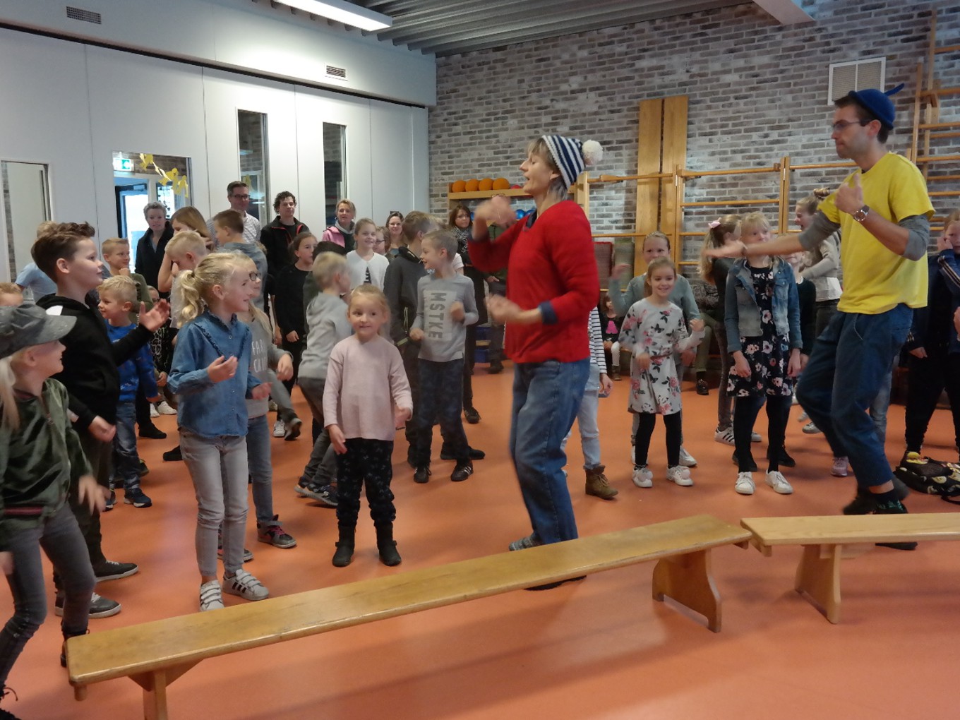 Kompas opent Kinderboekenweek met dans, sketch en eten uit eigen tuin