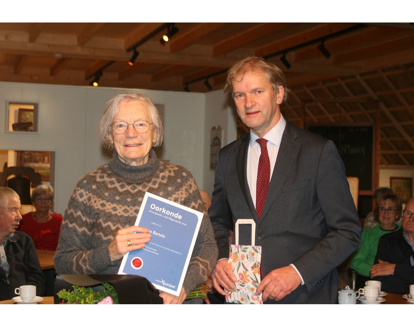 Overijsselse Vrijwilligersprijs voor Gees Bartels uit Nieuwleusen