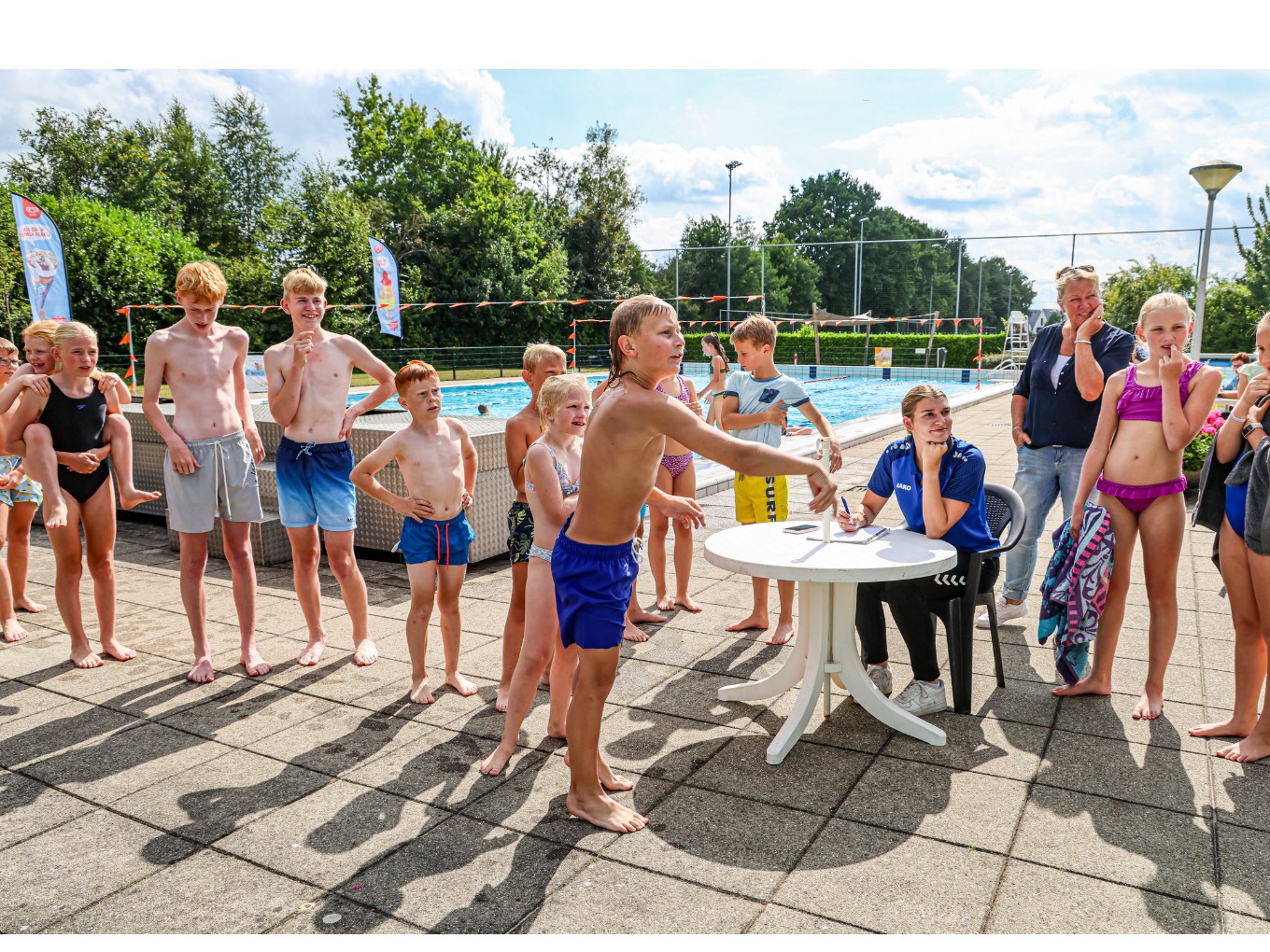 Zwembad De Meule Nieuwleusen reikt 114 medailles uit