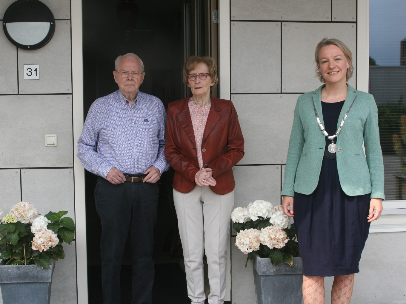 Bruidspaar Van der Veen krijgt alsnog burgemeester op bezoek