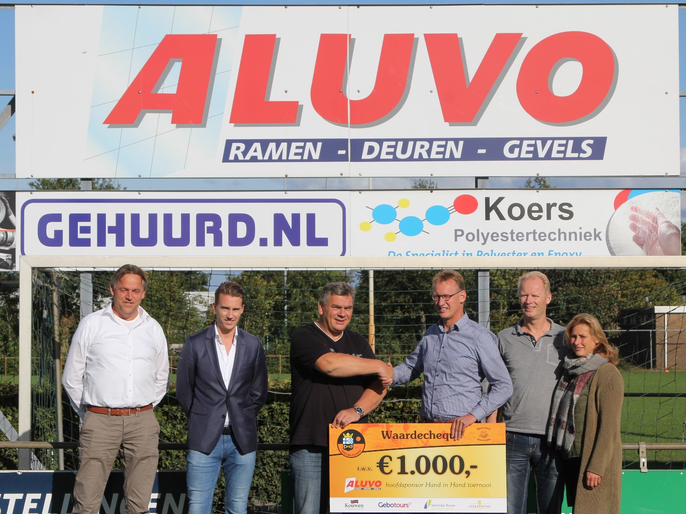 Stichting Hand in Hand ontvangt cheque van Aluvo