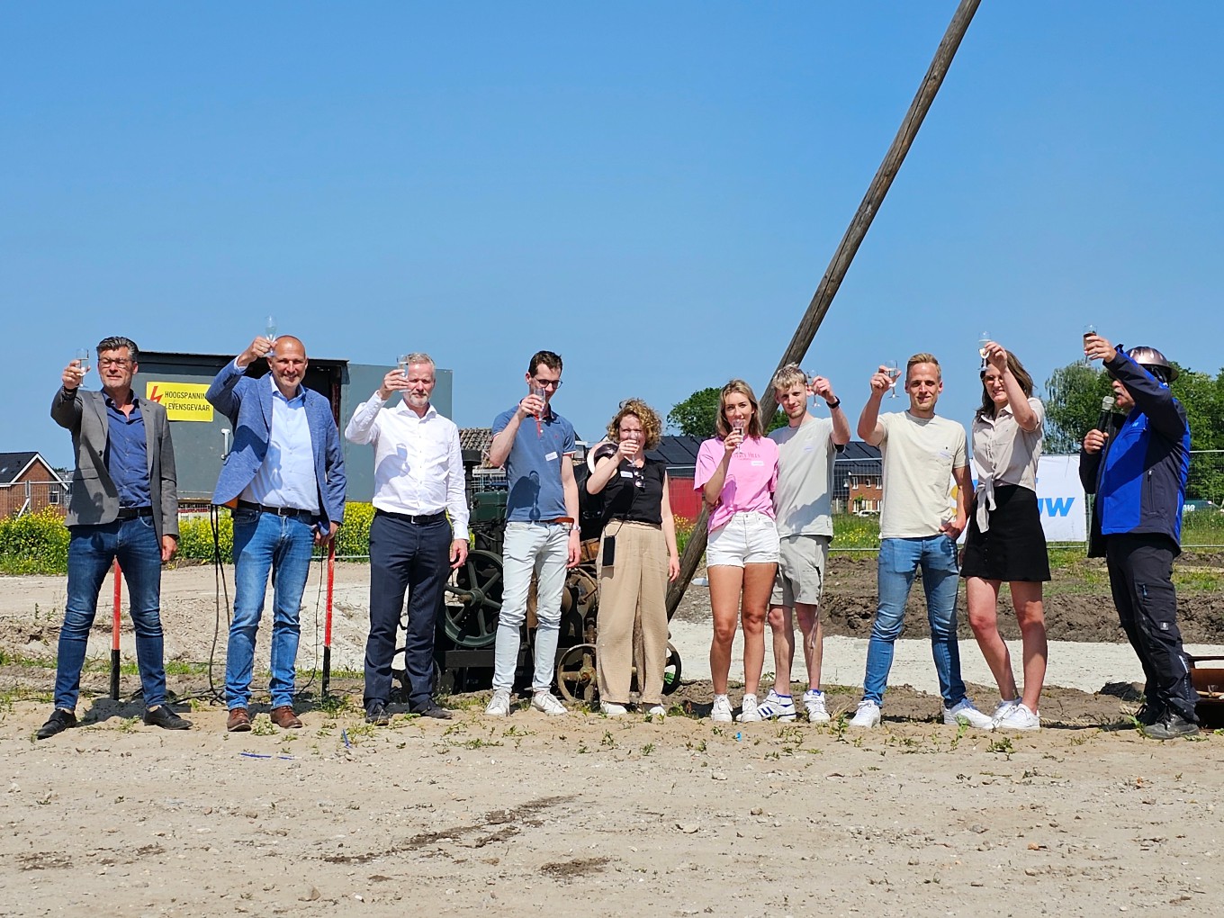 Kopers slaan eerste paal Het Wester in Nieuwleusen in de grond